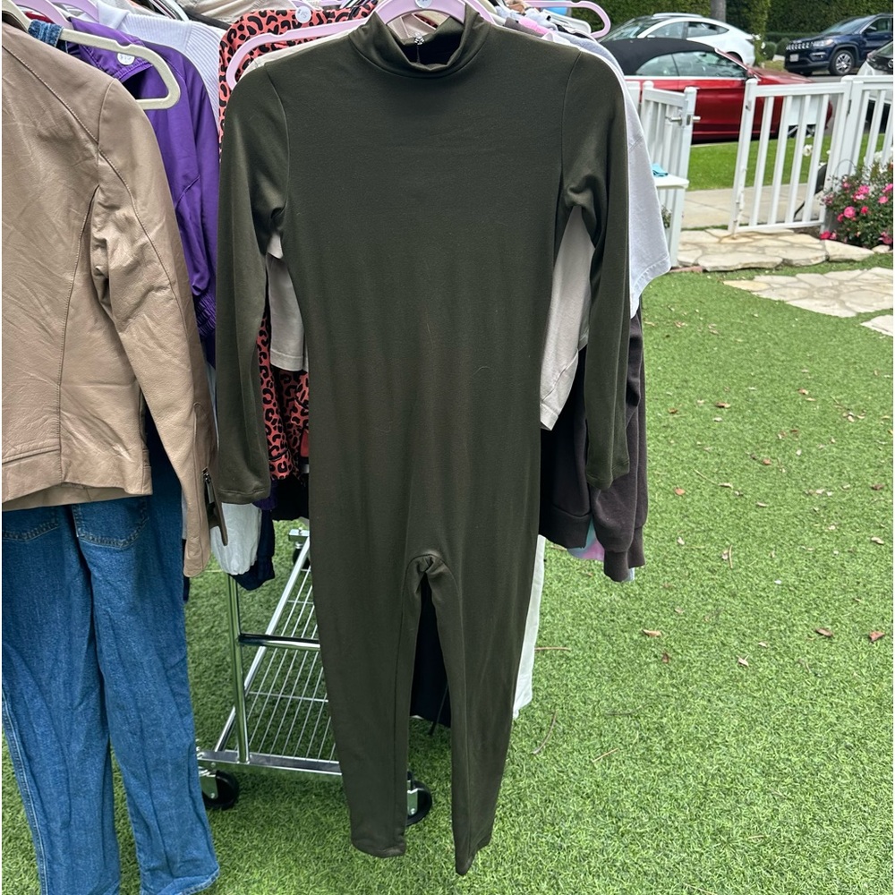 Dark green bumpsuit long sleeve and long leg